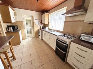 Kitchen- click for photo gallery